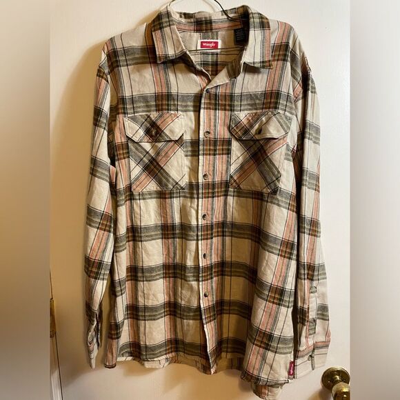 Like New Wrangler Men's Plaid Long SleeveFlannel Shirt size L - Picture 1 of 8